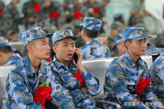 《大學(xué)生士兵》：CCTV-2熒屏上的青春軍旅史詩深度解析與價值探討