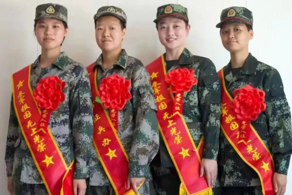 咖啡館奇遇：解碼中國人民解放軍儀仗隊(duì)女兵張雅茹退伍的幕后故事與社會(huì)啟示