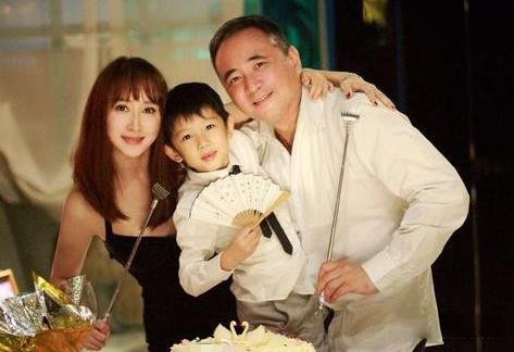 胡靜現(xiàn)任丈夫朱兆祥照片深度解析：揭秘豪門婚姻與幸福瞬間