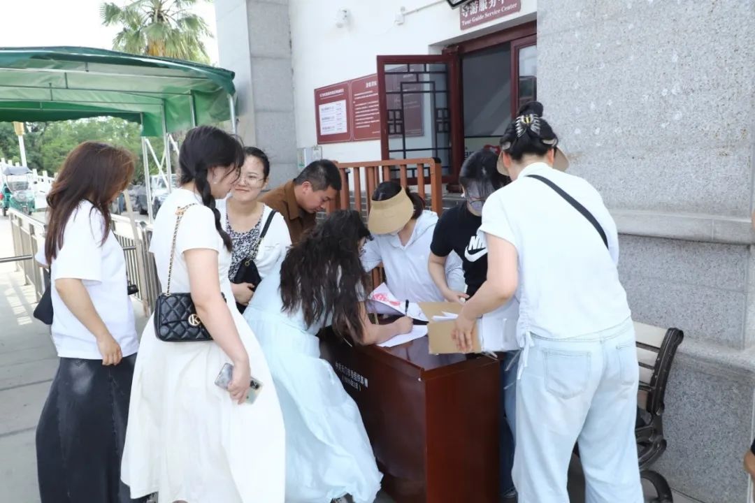 鹿晗關(guān)曉彤cp名叫什么？深度解析真實情侶與CP名文化的差異