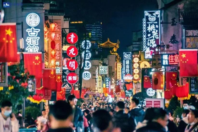 深度解析：萬(wàn)梓良為什么定居長(zhǎng)沙？探尋影帝晚年生活之謎