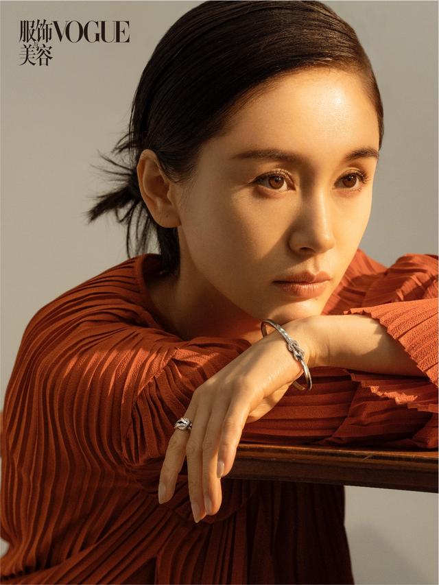 咖啡館里的熒幕人生：細(xì)品王子文簡歷個人簡介的獨(dú)特魅力