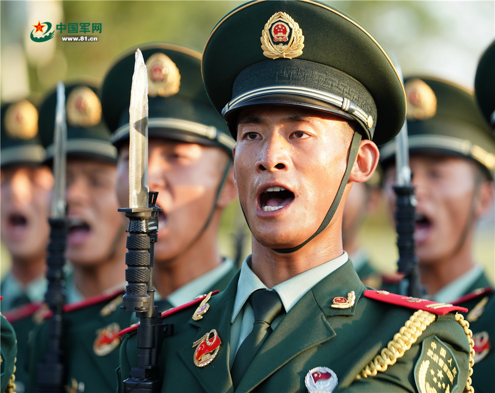 青蔥歲月里的軍旅夢(mèng)想：武警警官學(xué)院招女生嗎？一場(chǎng)關(guān)于未來的對(duì)話