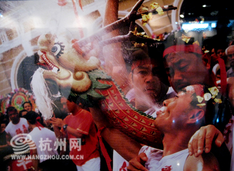 澳門(mén)大三巴一肖二肖深度解析：探秘其文化內(nèi)涵與熱門(mén)討論
