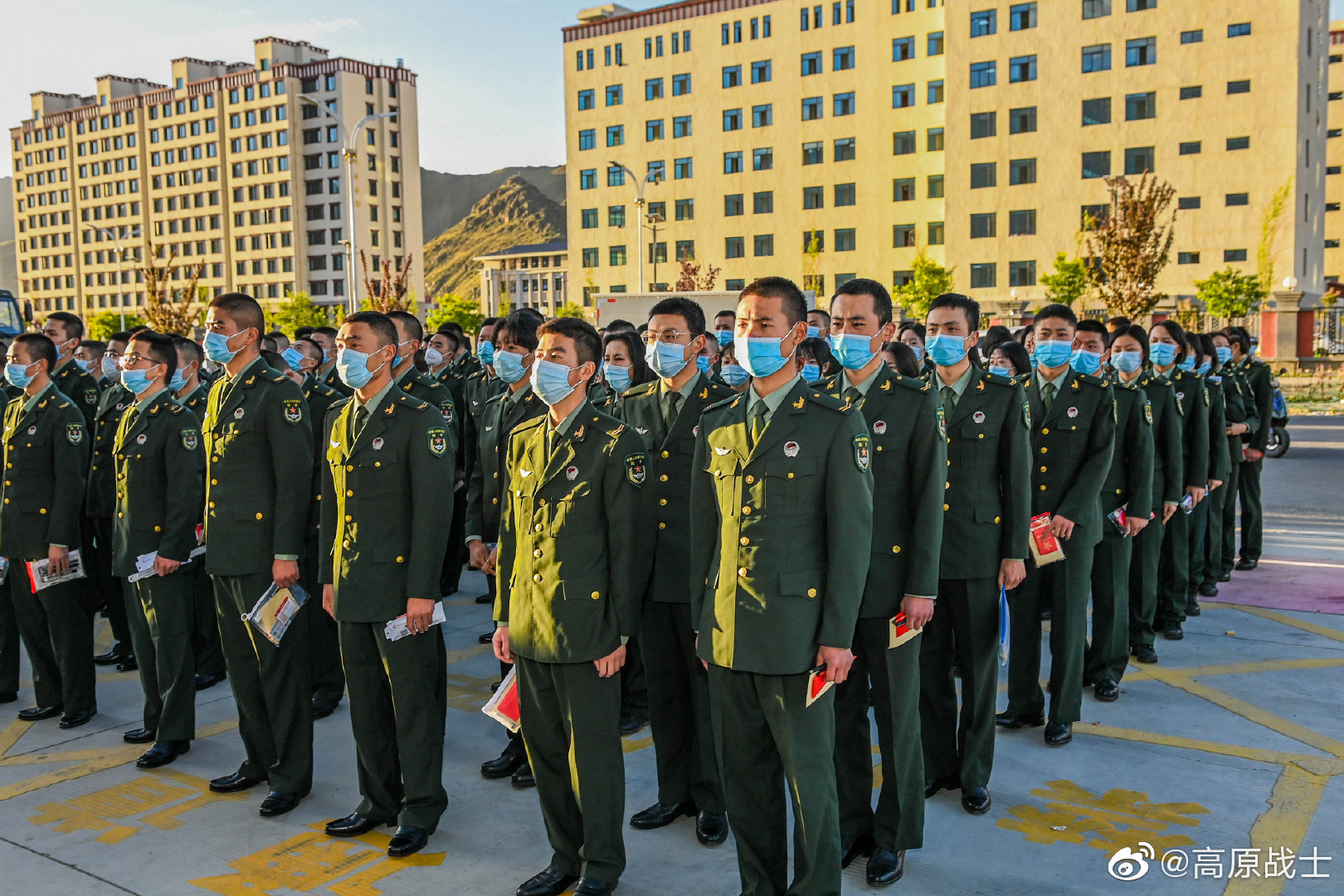 《大學(xué)生士兵》:CCTV-2熒屏上的青春軍旅史詩深度解析與價值探討