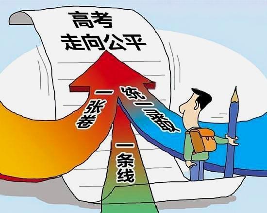 新澳王中王資料大全爭議風暴:數據聚合體如何引發(fā)社會博弈與輿論反思