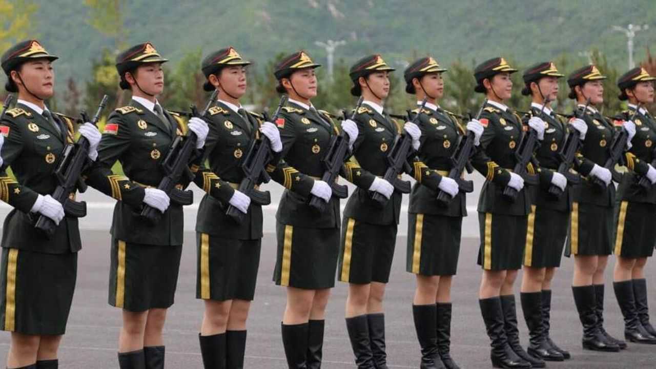 中國人民解放軍儀仗隊女兵中隊：深度解析其光榮使命、選拔標準與卓越風采