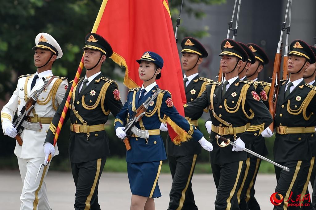 一場關(guān)于中國人民解放軍儀仗隊女兵的童年夢想奇遇
