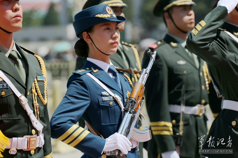 深度解析:越南女兵大閱兵的軍事力量與巾幗風采