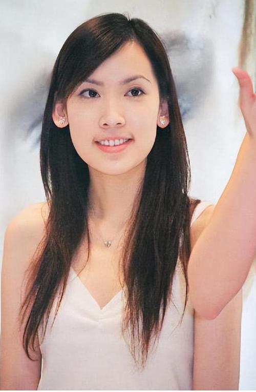 時光畫廊：探秘陳若儀驚艷寫真背后的光影對話