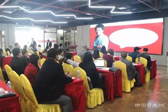 深度解析“徐洪濤萬茜照片”:探秘兩位影視人物的熒幕內(nèi)外交集